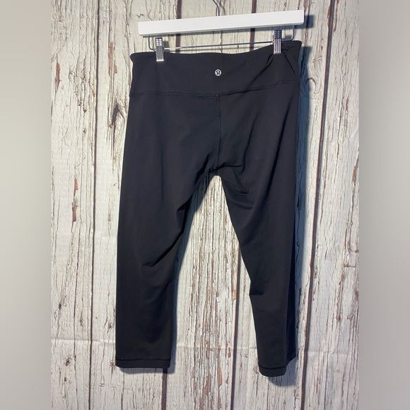 Lululemon Capri leggings 10 - Picture 5 of 7
